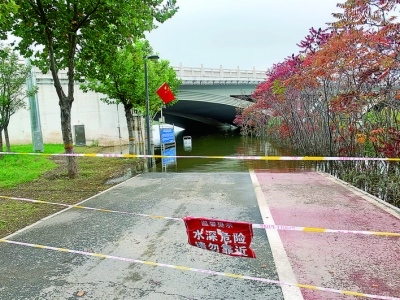 水域面积扩大，道路积水较深，禹都公园封闭4处主园路