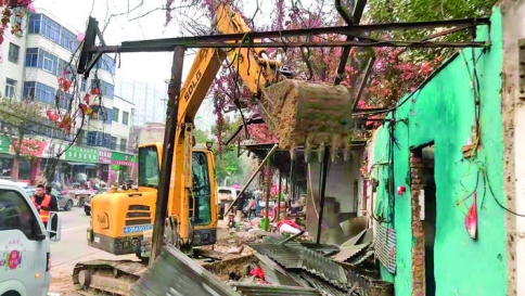 南街菜市场、火车站违法建筑集中拆除，运城的马路越来越整洁