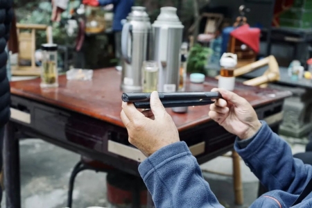 在成都有人邀你喝茶，让他领您去这个安逸的老茶馆