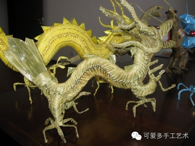 草编工艺大师精心编制动物工艺品，快来看看