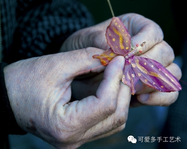 草编工艺大师精心编制动物工艺品，快来看看