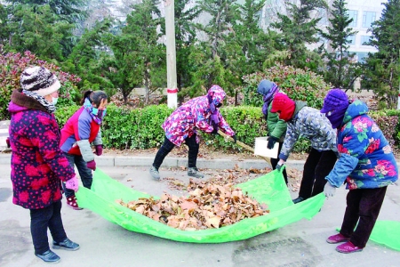 闻喜县住建局组织专业队伍清理公路沿线