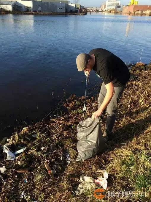 你家小区垃圾让谁捡走了,荷兰小伙捡垃圾改变了世界